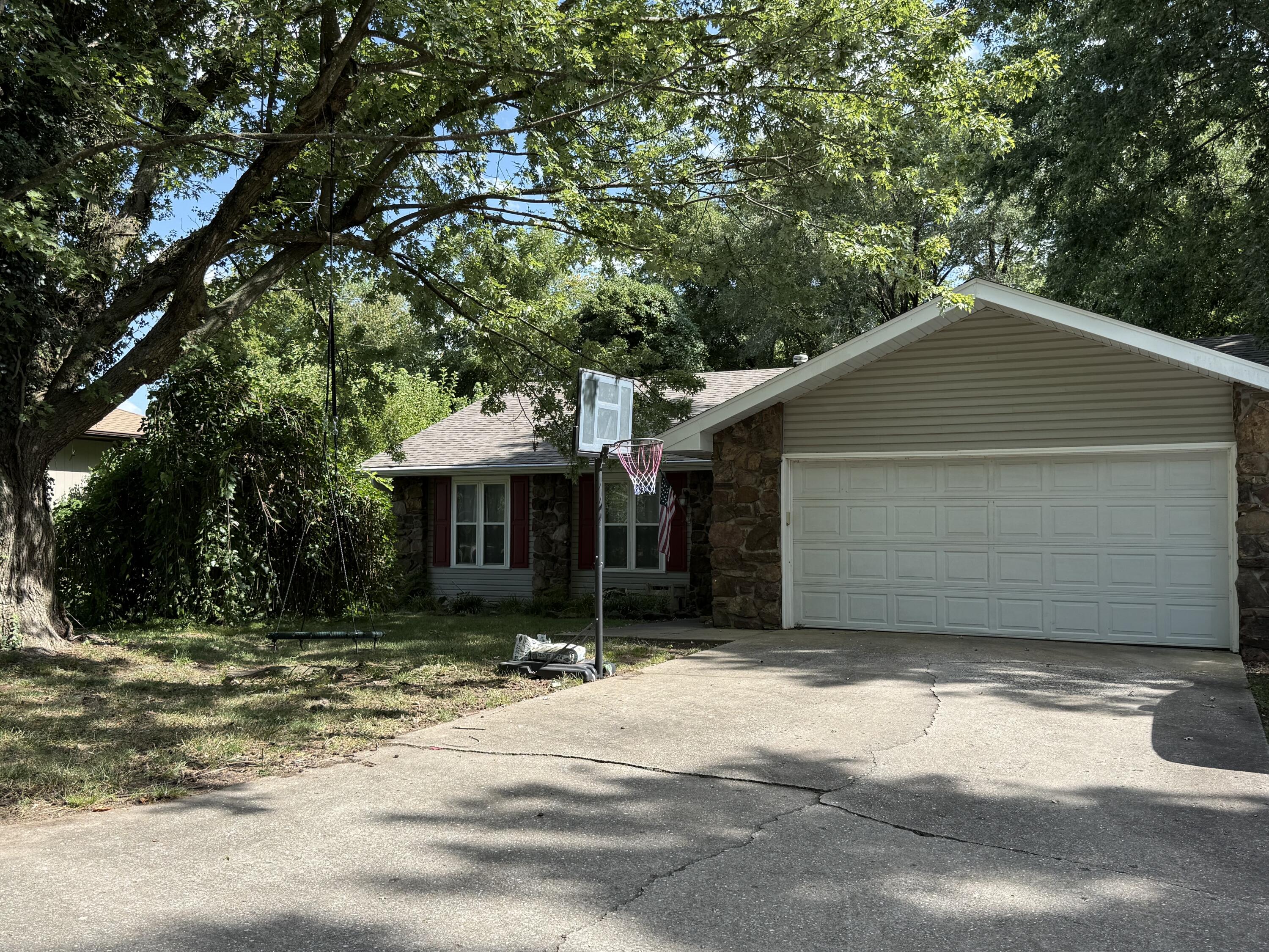 1014 W Woodland Drive