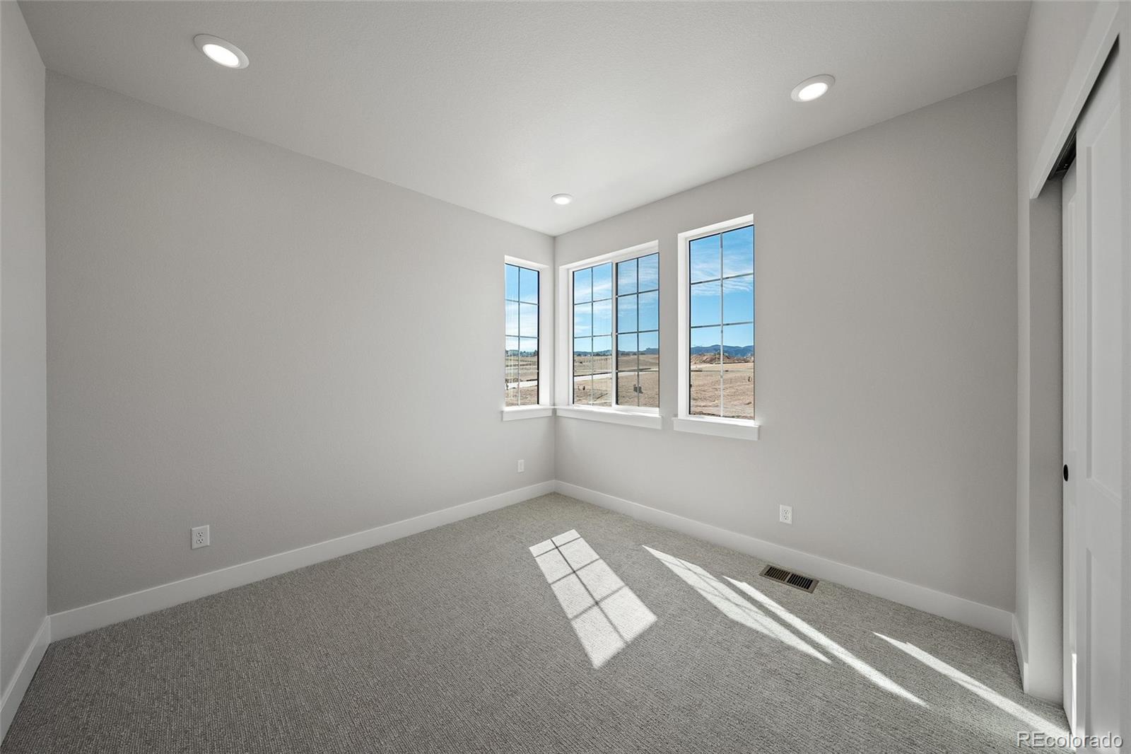 8652 Whiteclover Street