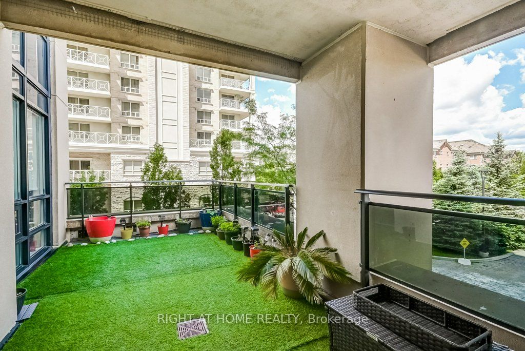 520 W Steeles Ave 212