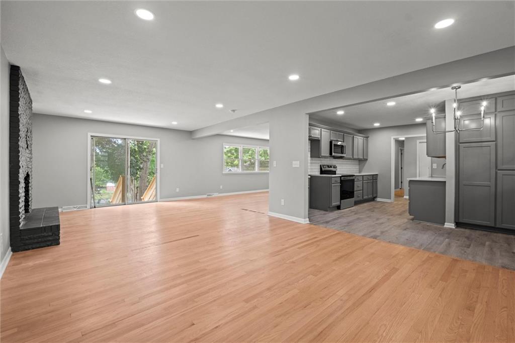 6100 Englewood Avenue