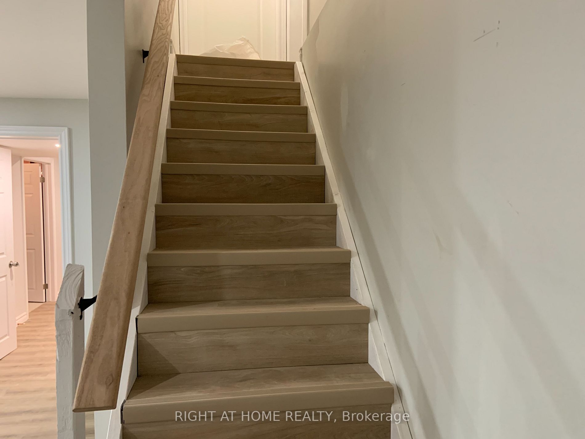 1015 Easthill Crt Bsmt