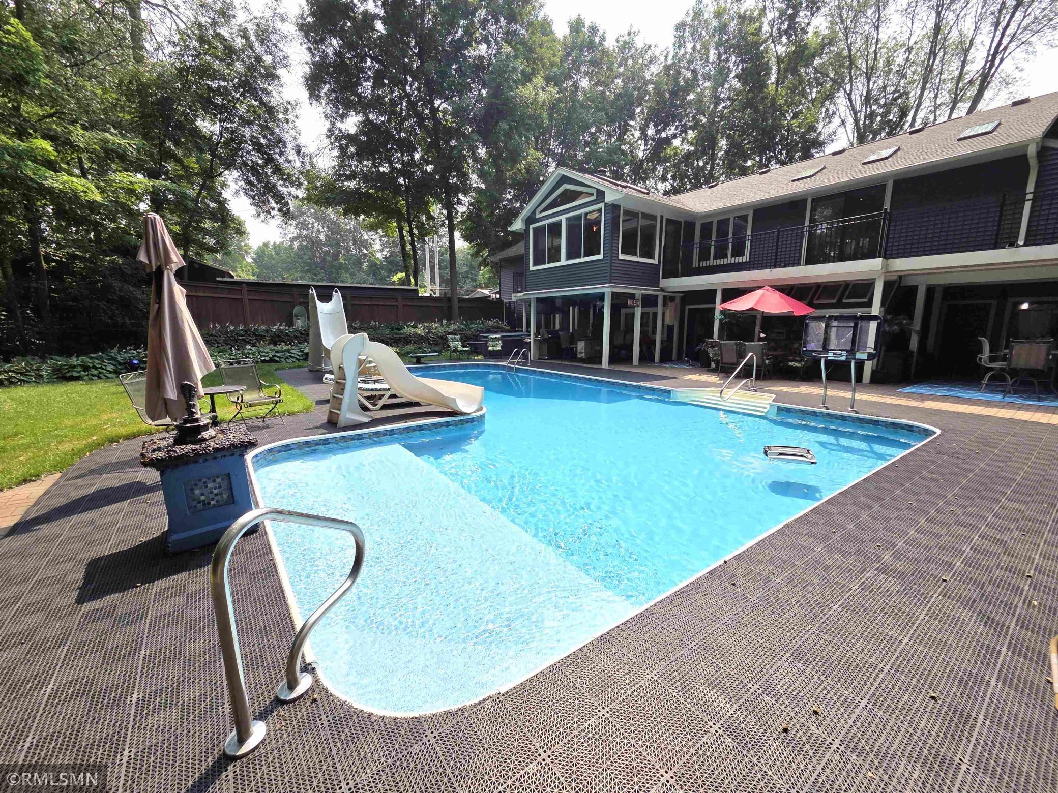 13060 Oakview Lane N