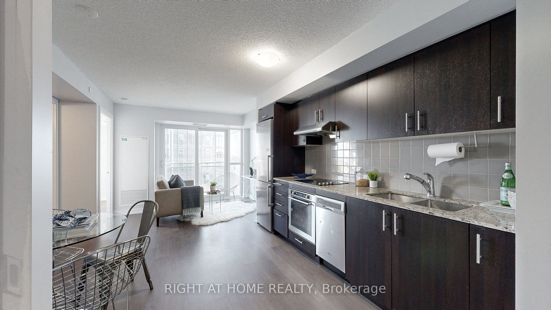 255 Village Green Sq 1210