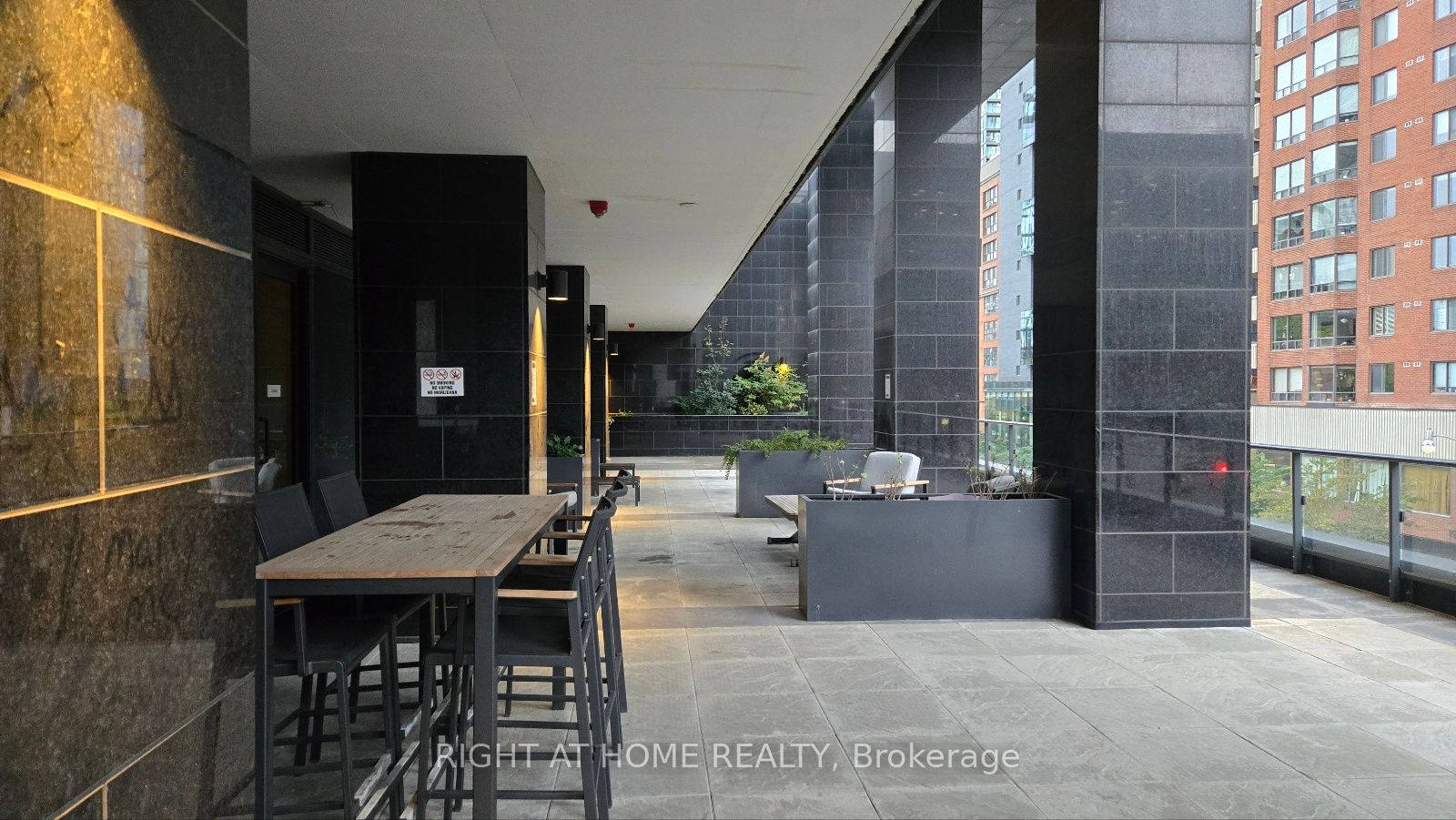 181 E Dundas St 2715