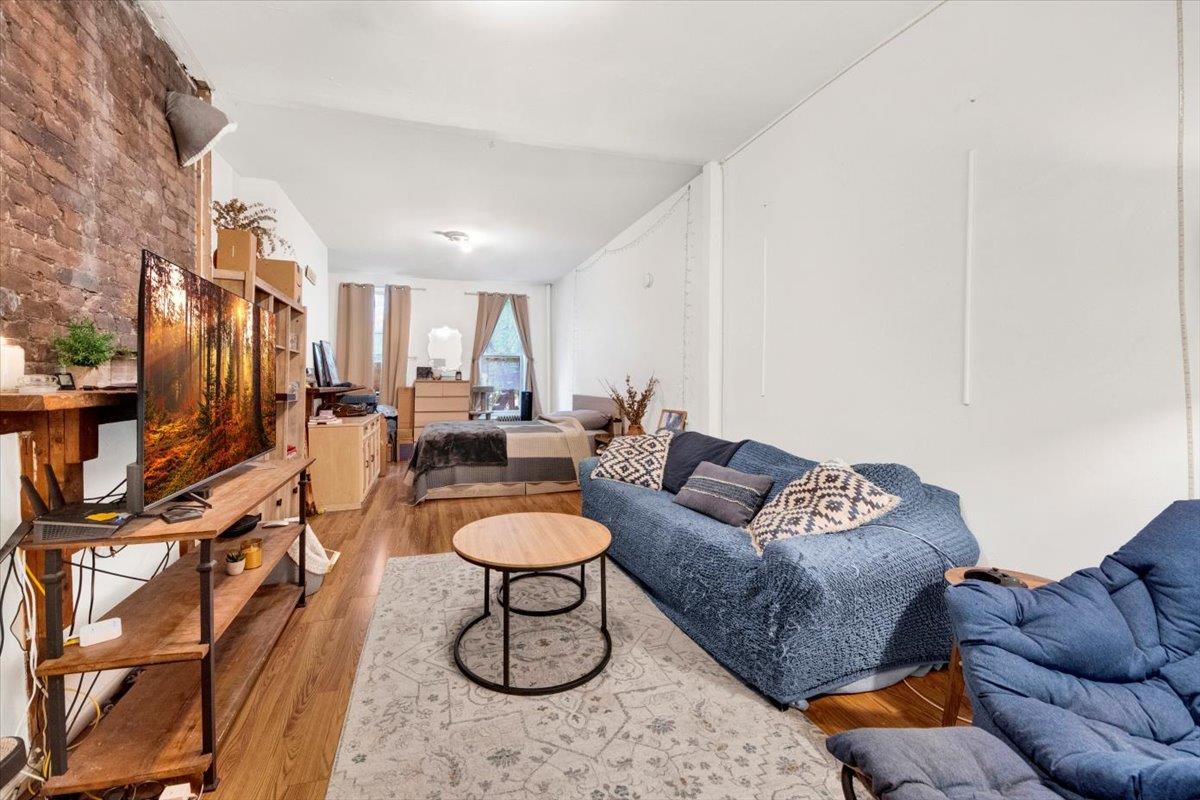 616 E 9th Street 2W