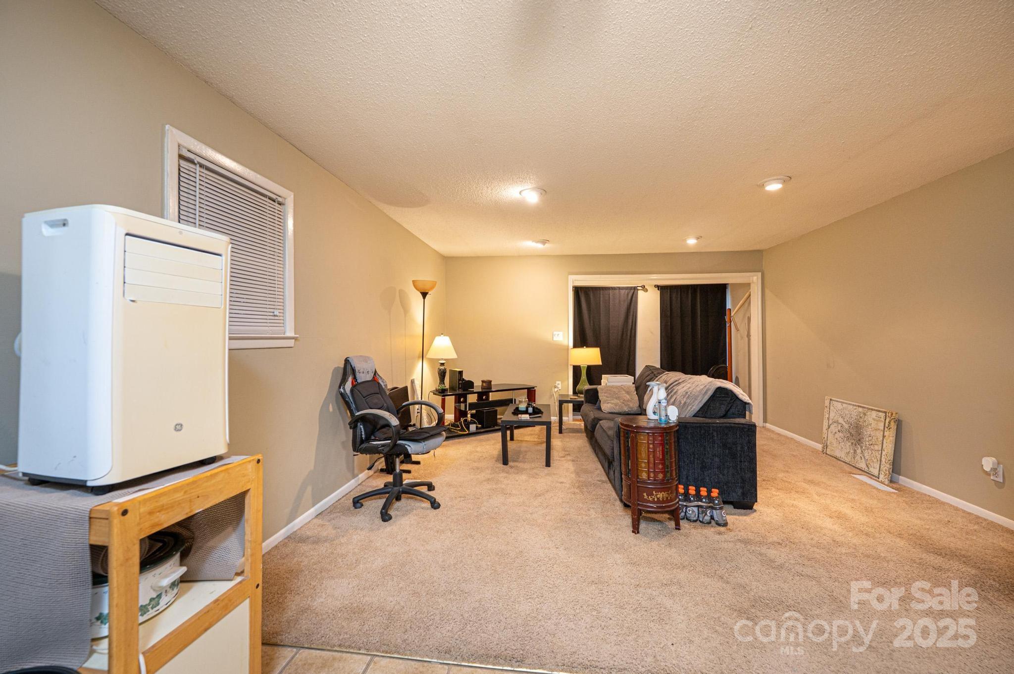 711 Meredith Court SW