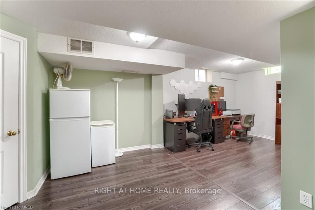 3020 Hawktail Cres