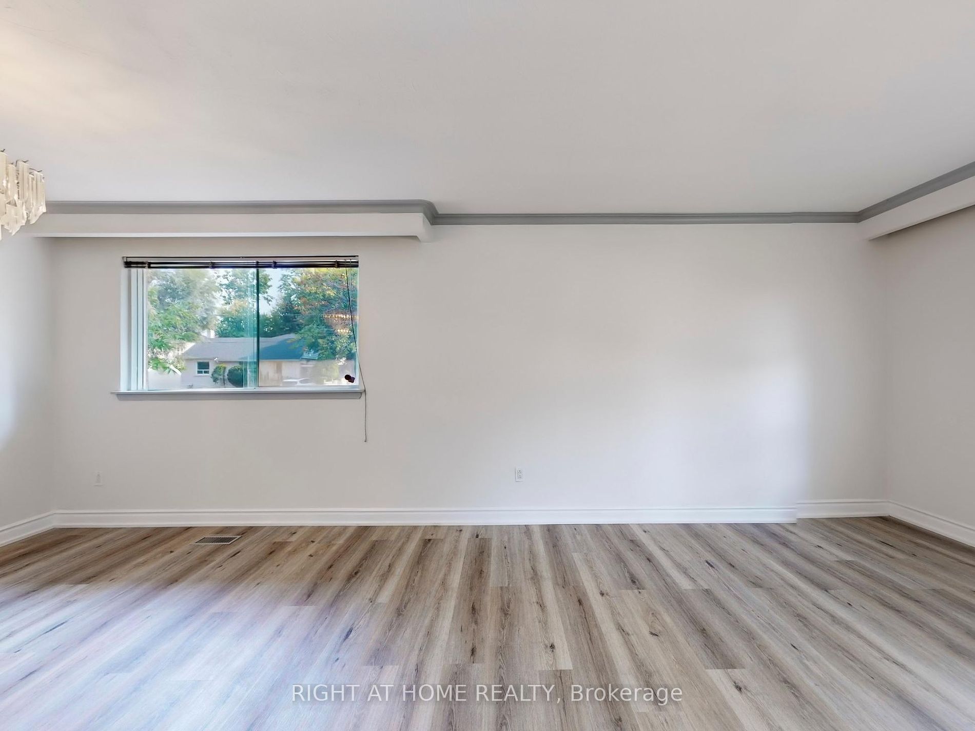 96 Grandview Ave Main Fl