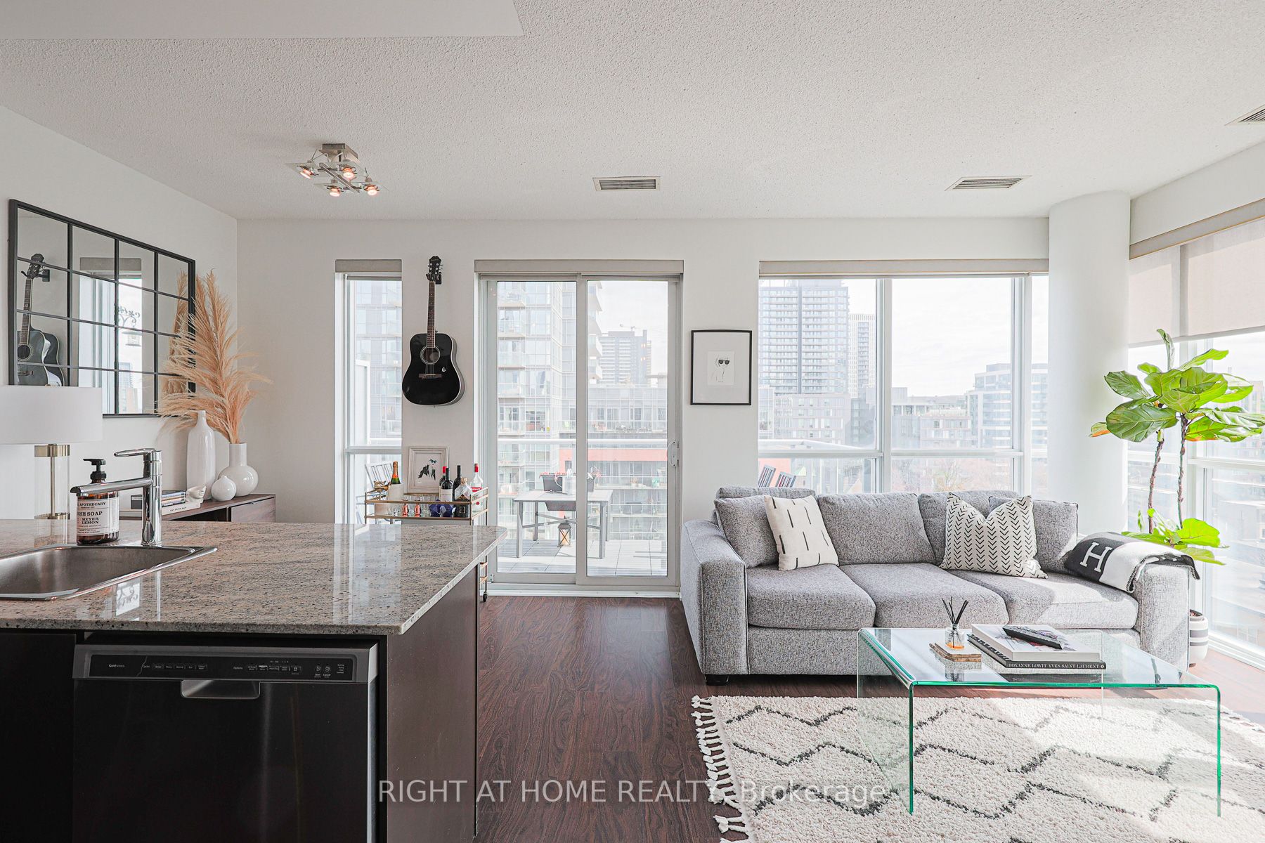 1 Cole St 907