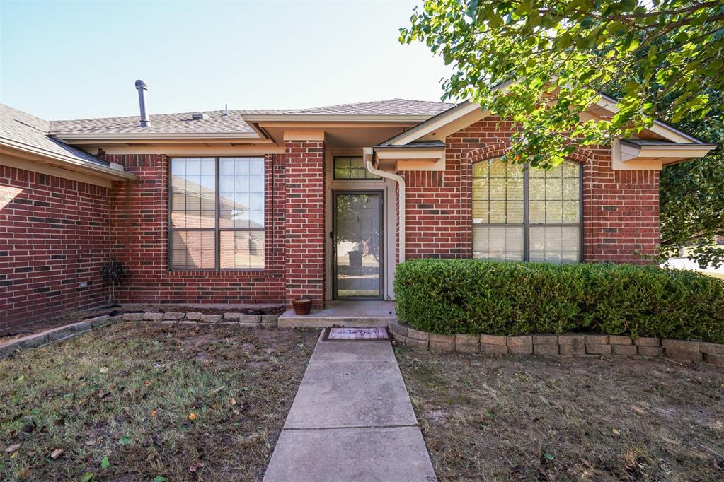 Now available for lease in the desirable Seminole Pointe community of Edmond, this inviting 3-bedroom, 2-bath home offers comfort, space, and flexibility in a highly convenient location. Built in 1999 and situated on a spacious corner lot, the home features approximately 1,685 square feet of living space with a functional open layout designed for everyday living.Inside, you’ll find a generous living area, a well-appointed kitchen with appliances, and a comfortable primary suite complete with a walk-in closet. The fenced backyard provides plenty of room to relax, entertain, or enjoy the outdoors.Located near shopping, dining, and major roadways, this home offers easy access to everything Edmond and northwest Oklahoma City have to offer. For tenants looking ahead, there is also a potential opportunity to purchase, making this a great option for those who may want to lease now and buy later.