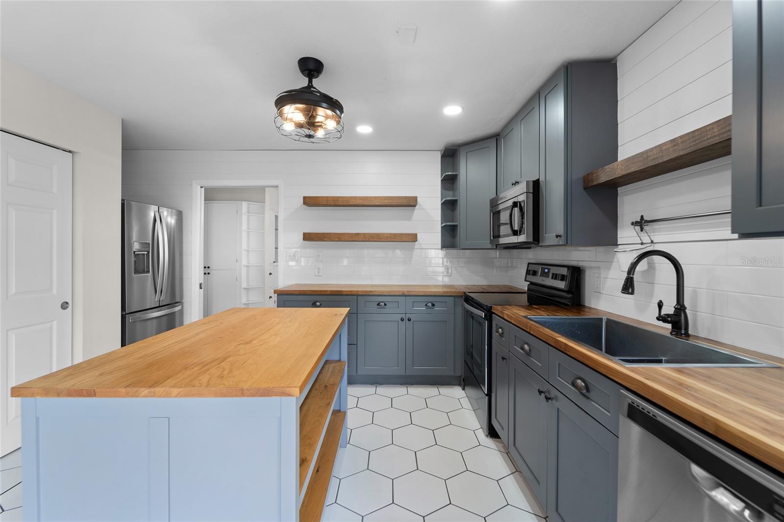 1216 E Flora Street