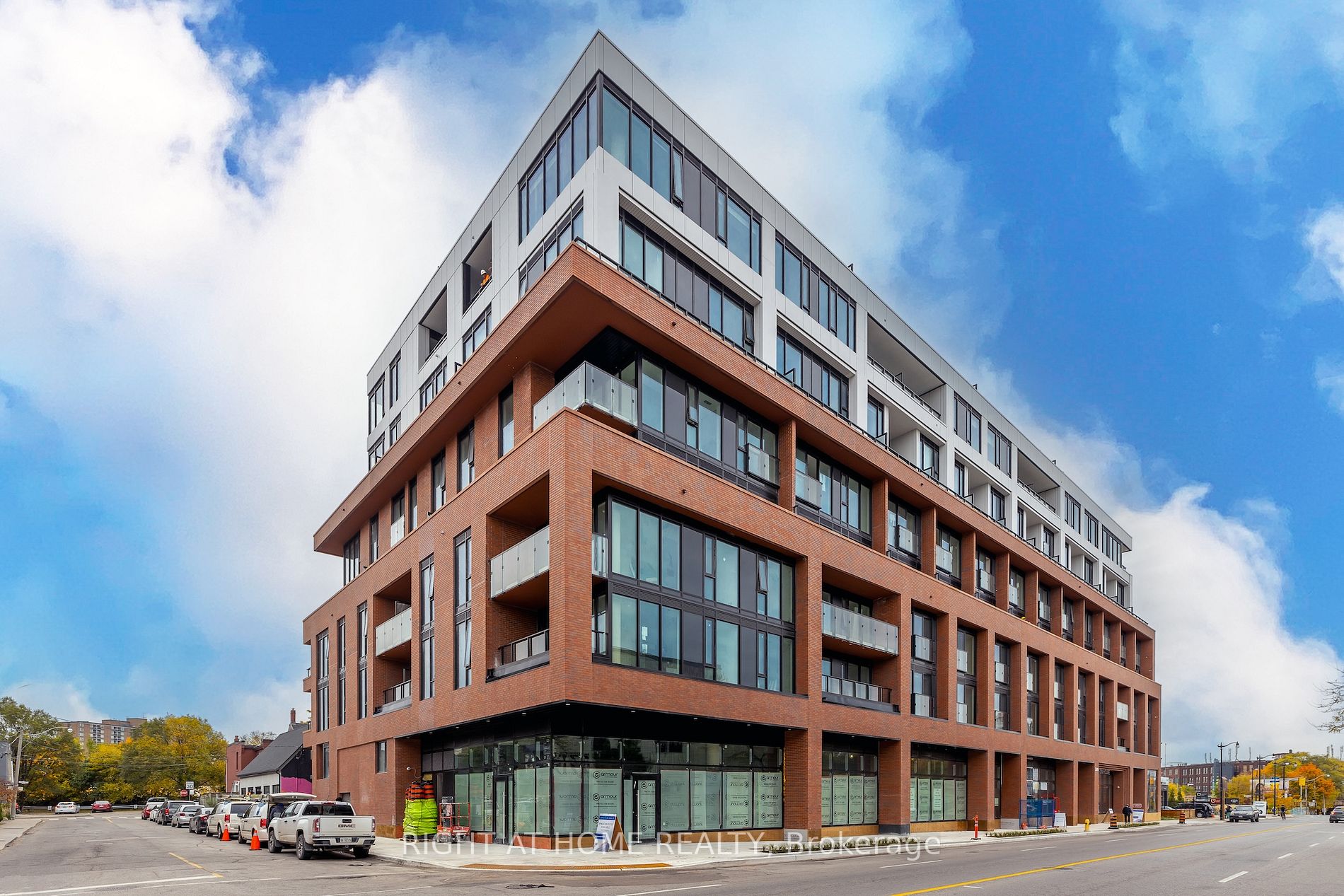 2720 W Dundas St 601