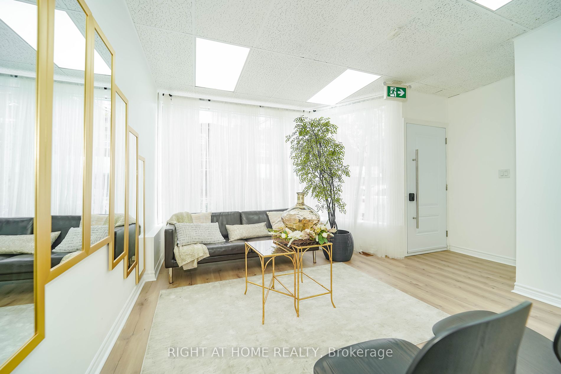 1092 Bathurst St