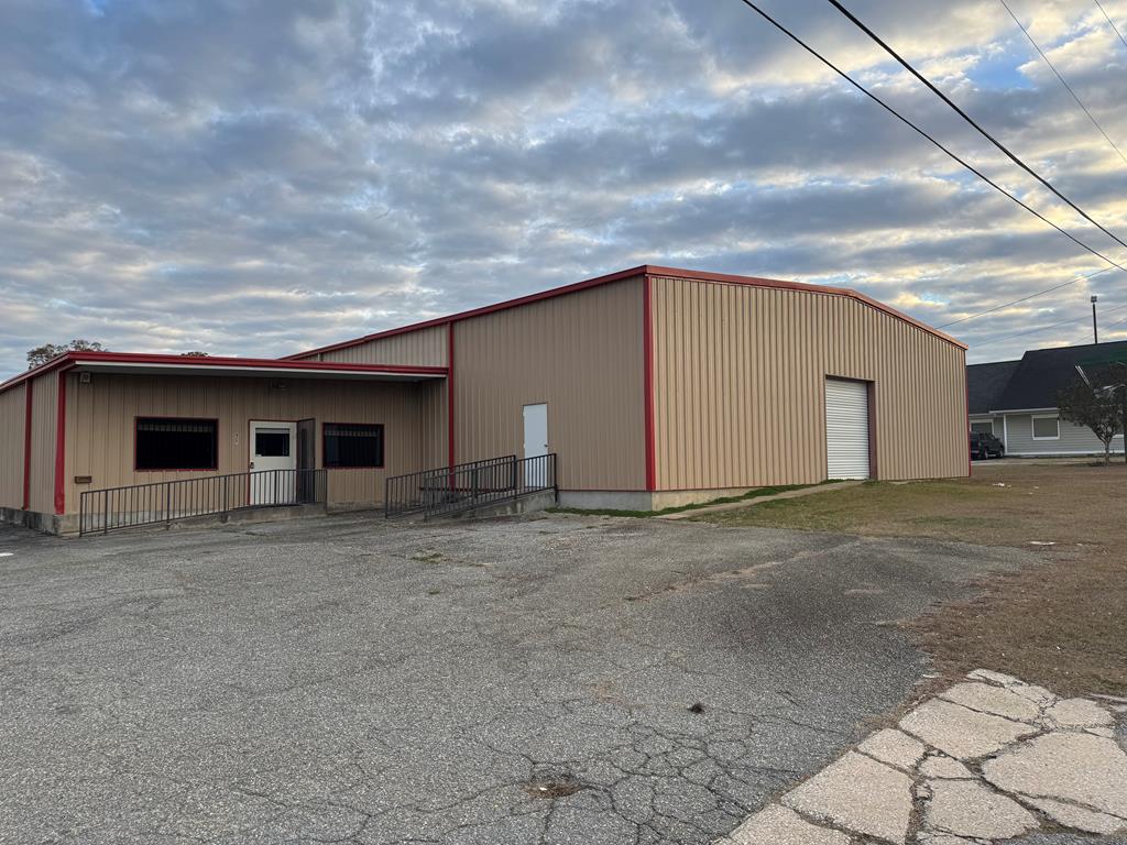 This building is located in Cairo in a high traffic area.  There are approximately 7,200 sf of heated and cooled space with an additional 6,000 sf in warehouse storage.  This property could be used for several business opportunities from one large business or divided into multiple use area.