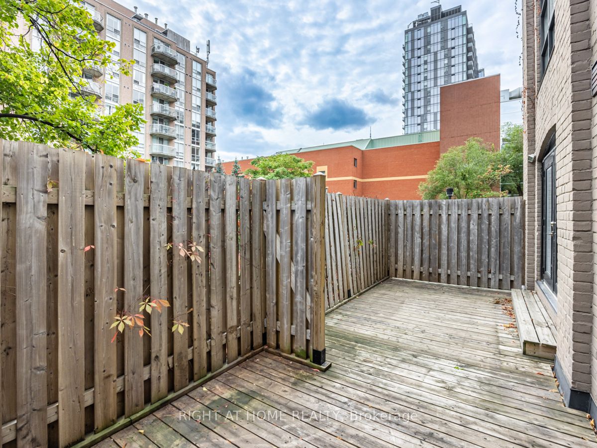 90 Sherbourne St 205
