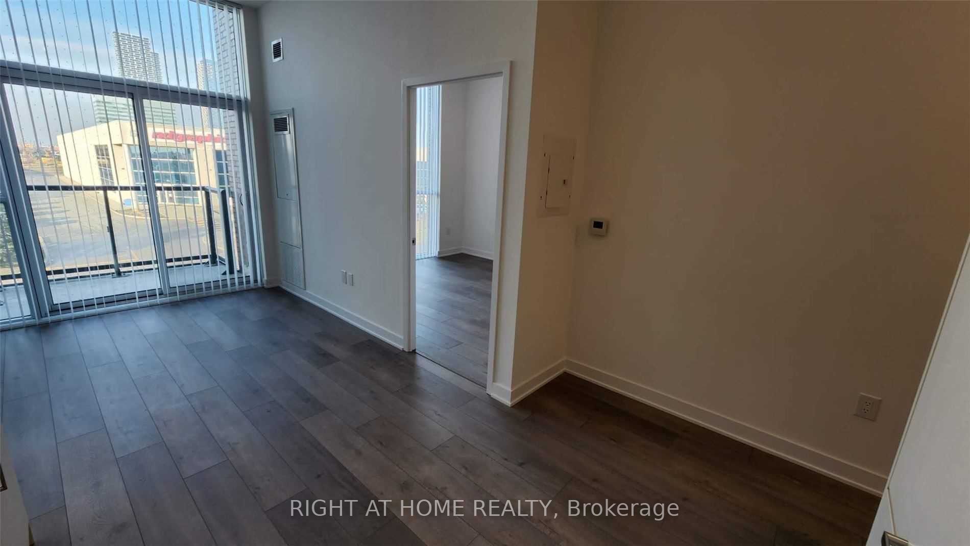 10 Honeycrisp Cres 212