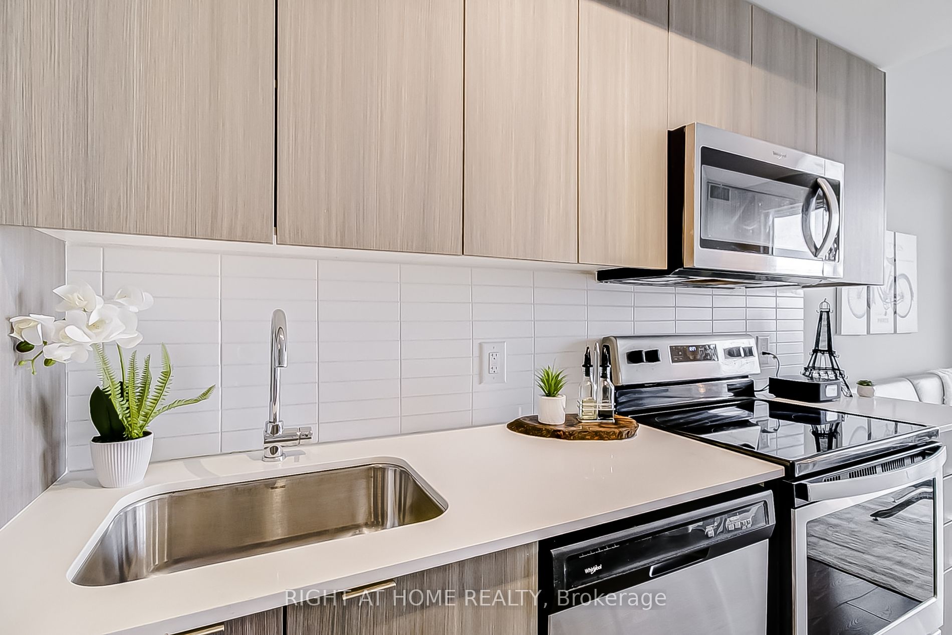 3237 Bayview Ave 1105