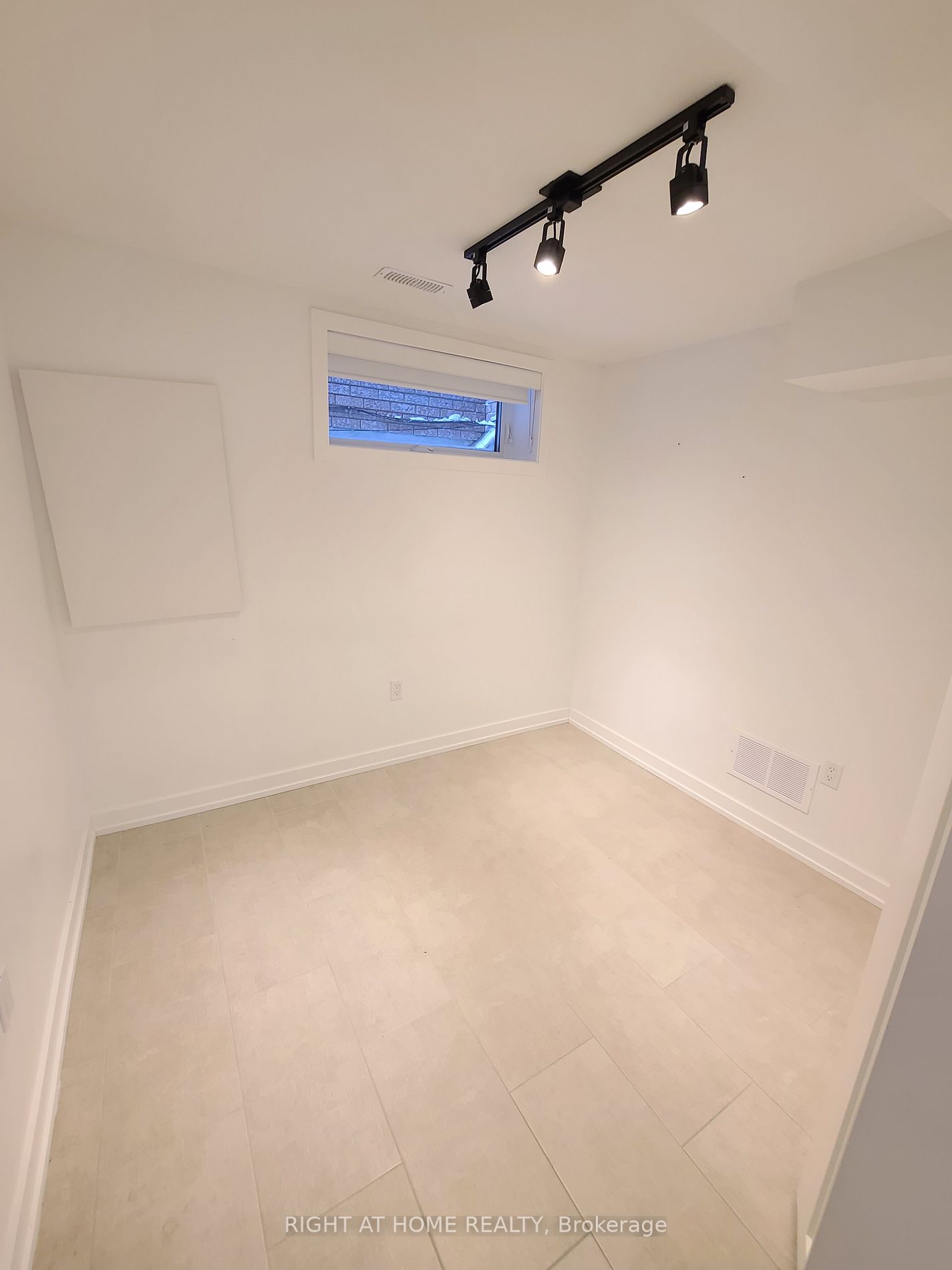 106 Lappin Ave 1