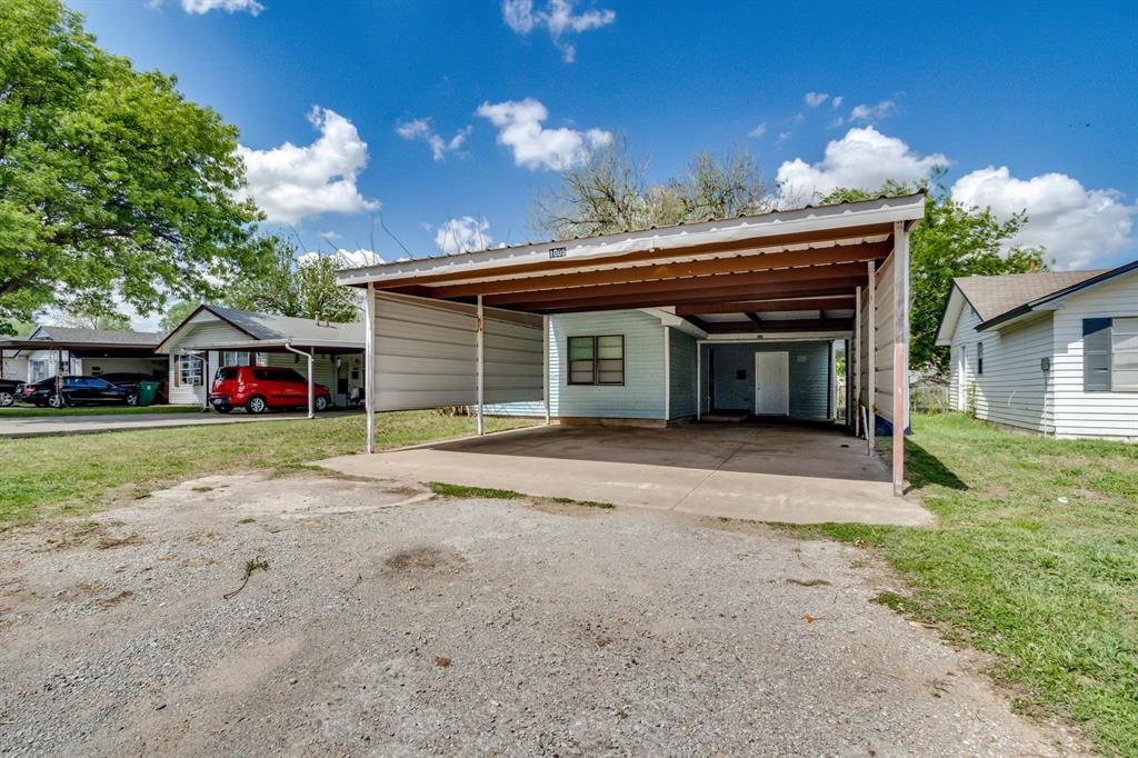 Oklahoma City, Oklahoma  Exit Off I240 on S. Douglas Blvd and turn east on SW 63rd st second house from last on the north side of the road