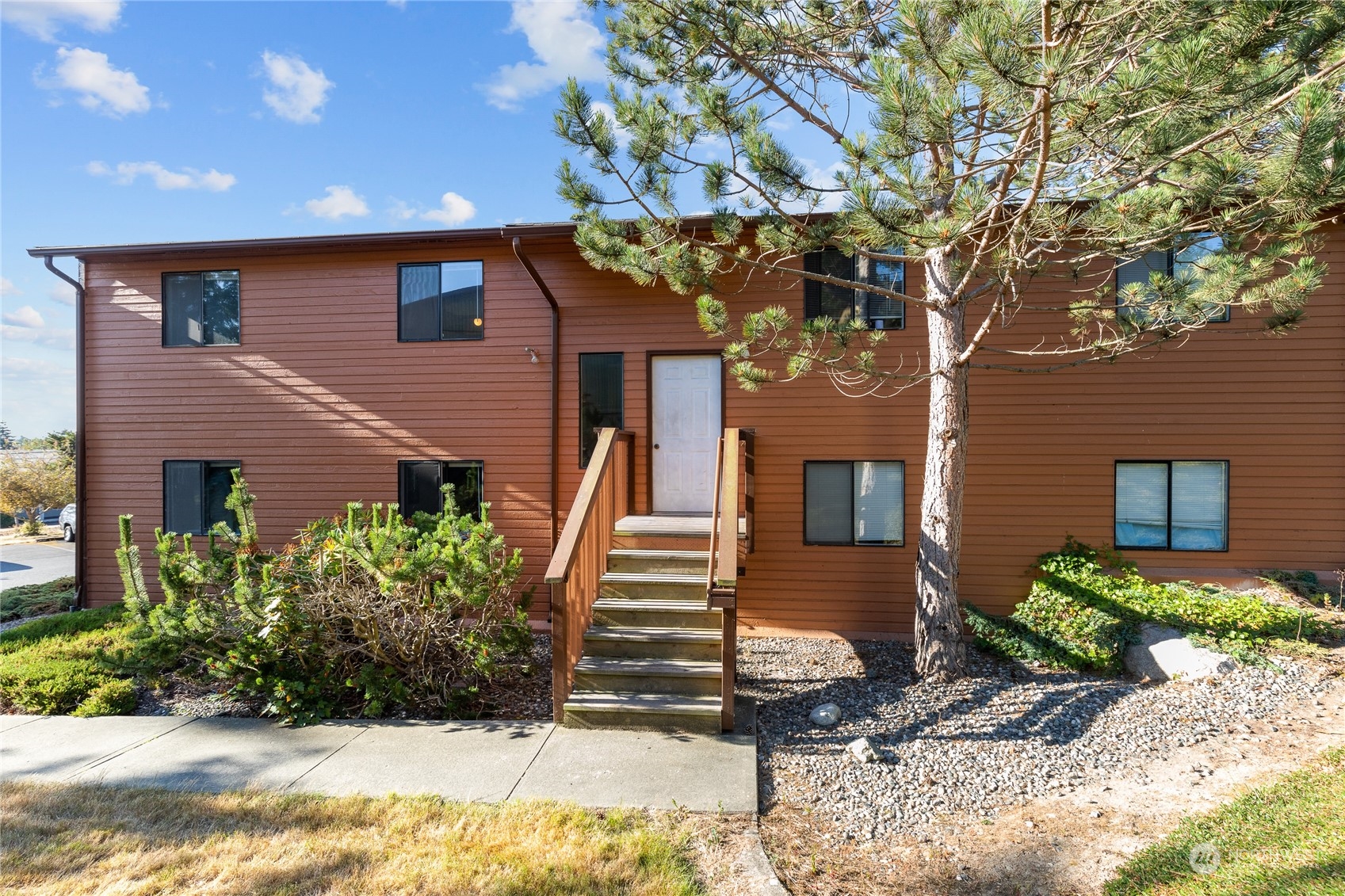 690 NW Atalanta Way, Oak Harbor, WA 98277