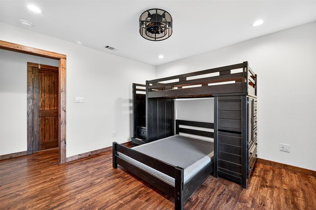 616 E Bells Boulevard