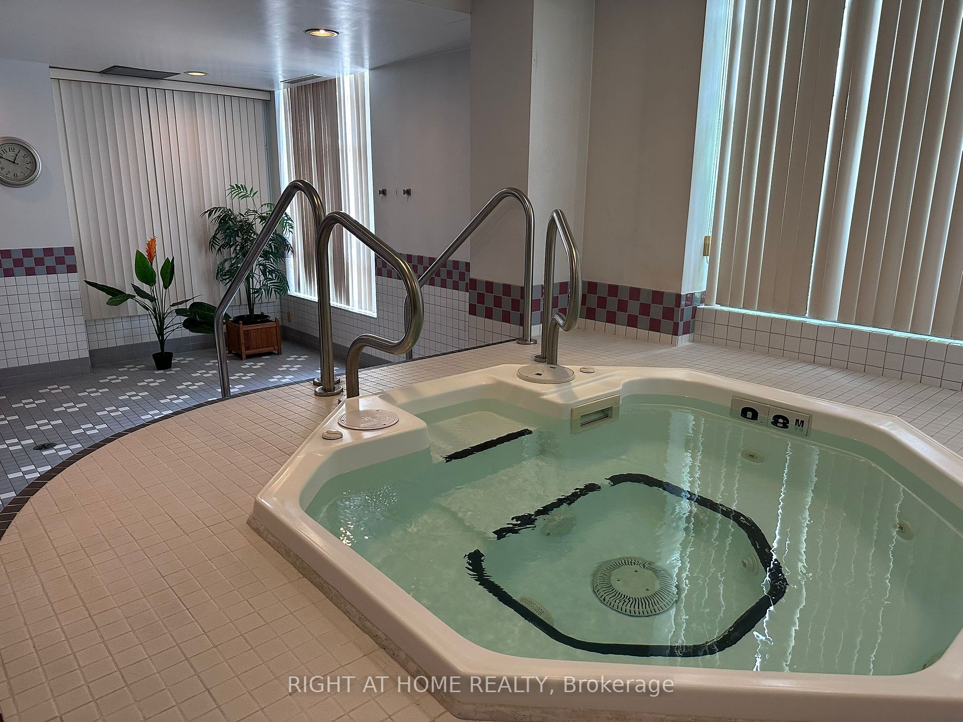 1700 E Eglinton Ave 609