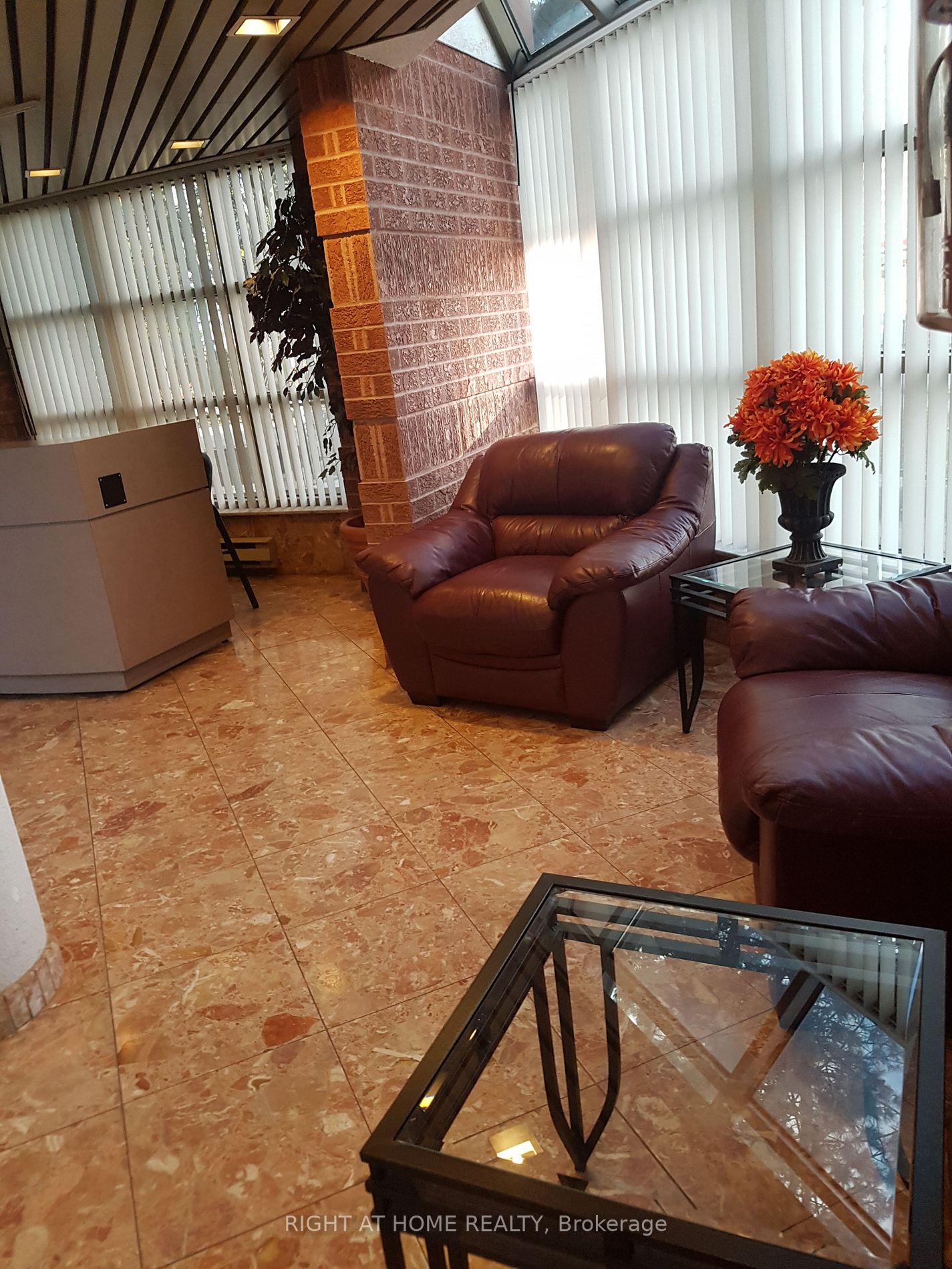 25 W Fairview Rd Ph3