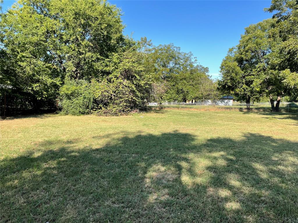 Affordable shaded lot in  Como, TX with award-winning schools! First time for this tract to be on the market after being in the family for generations. City utilities at the road. Buyer to verify all information. A chance to build in a small, rural town with easy access to I-30!