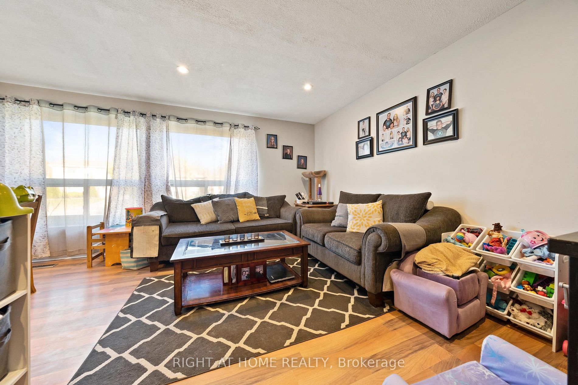 70 Woodlawn Ave