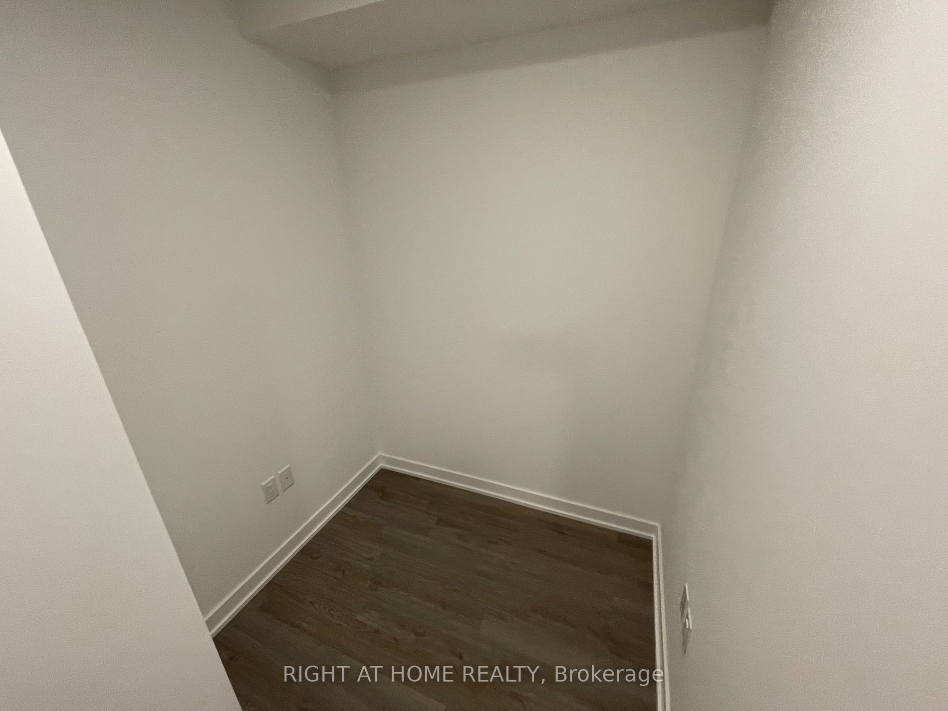 357 W King St 1105