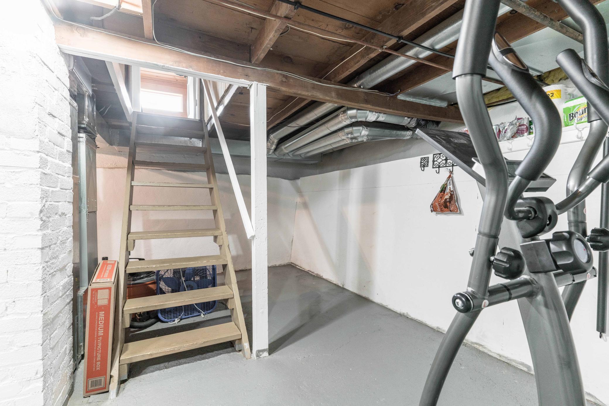 1121 N Cleveland Avenue