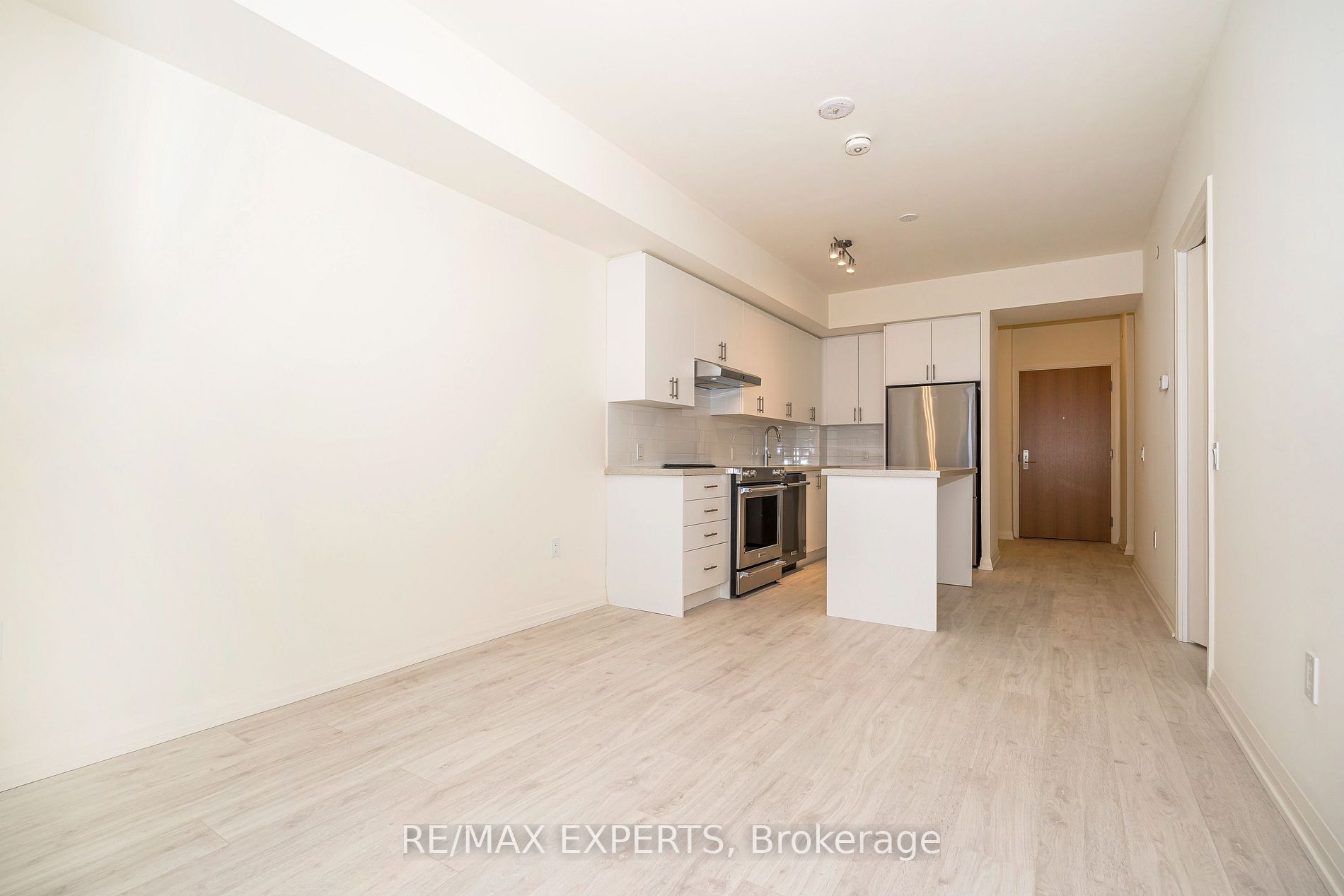 8960 Jane St 210