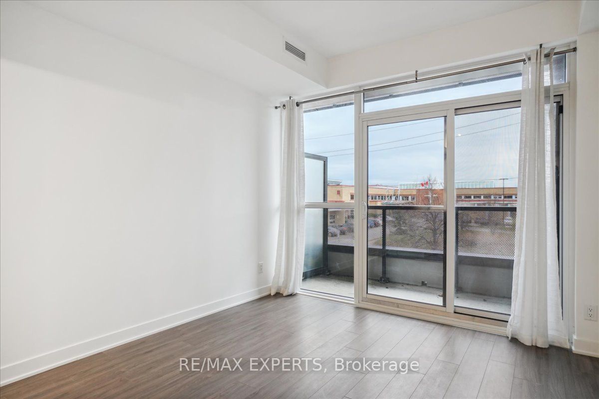 681 Yonge St 209