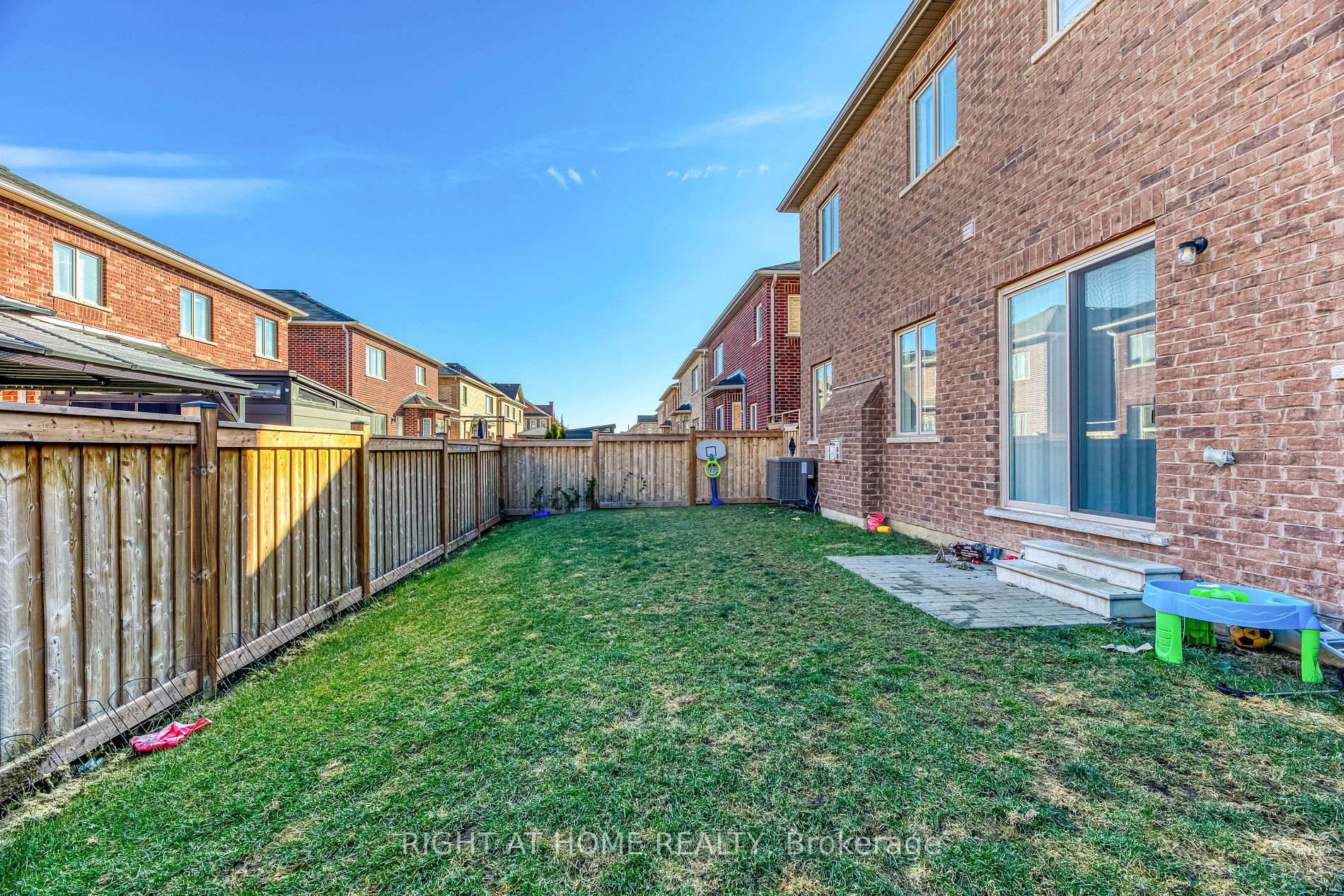 1551 Doran Cres