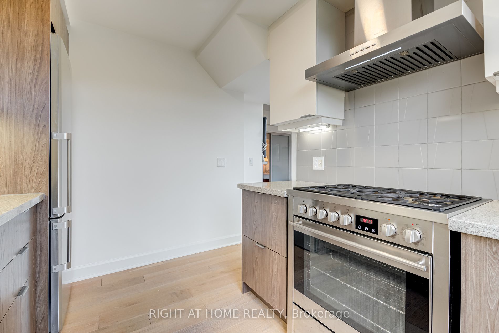 580 Kingston Rd 406