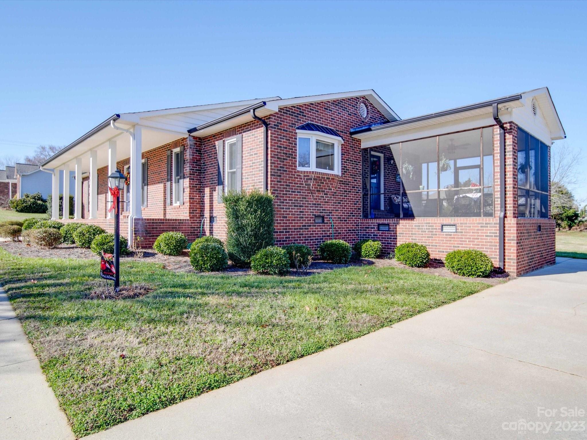 113 Hunters Creek Drive