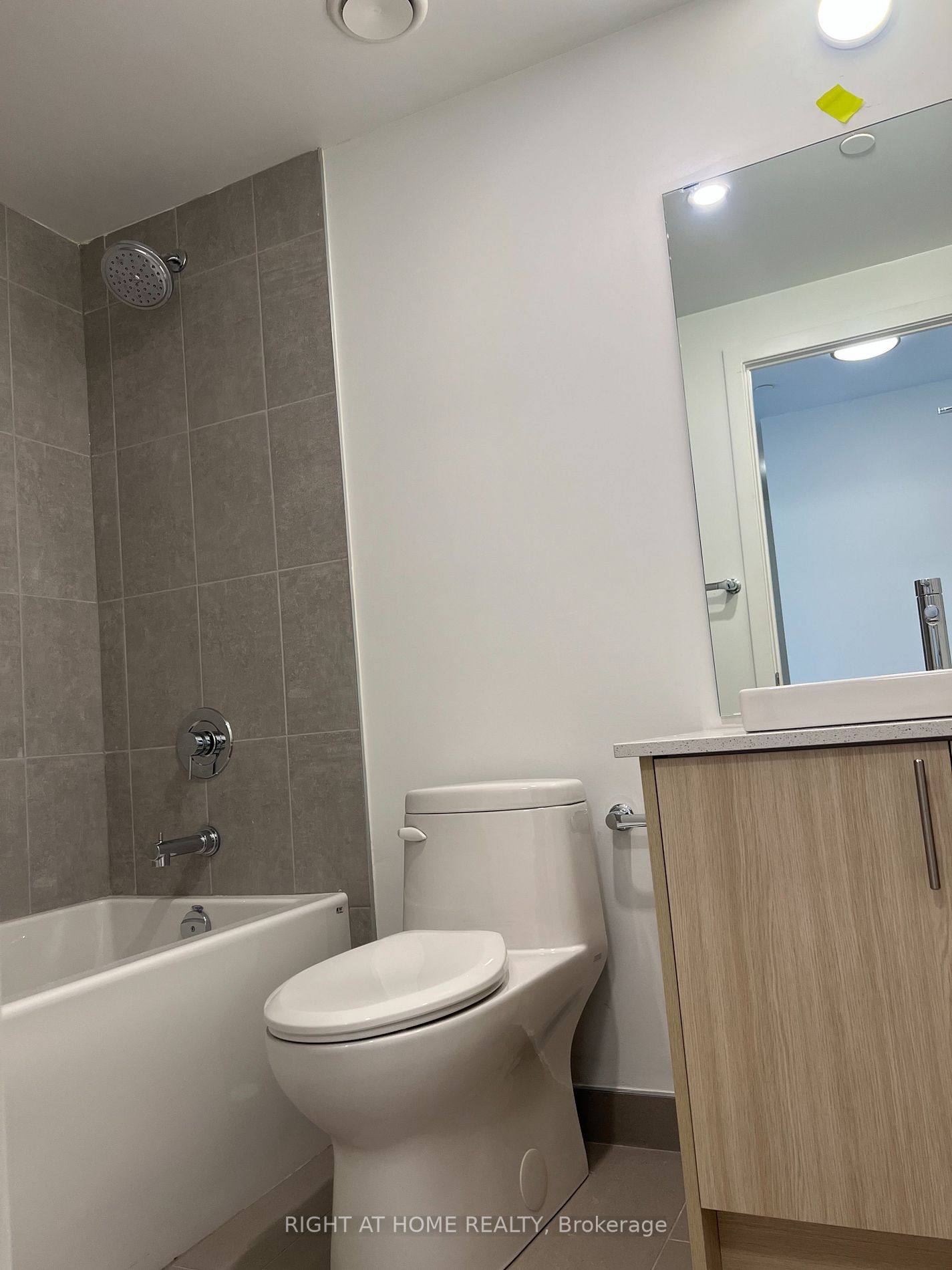 1195 Queensway N/A Lph909