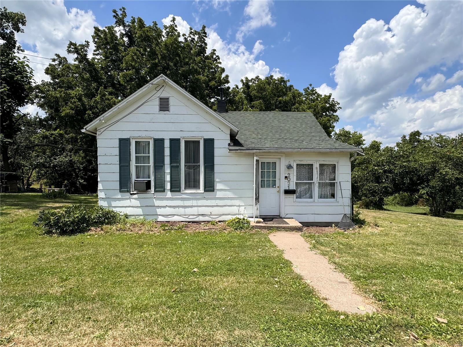 2021 Crescent Street