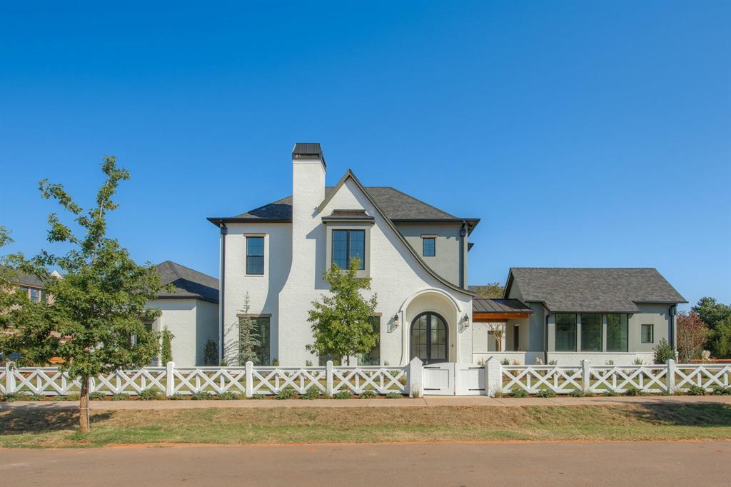 Custom home in Selah addition. Home includes all the high end amenities you could ask for. Lots of cabinets and storage space. Homes has in ground pool and spa. Each bedroom has their own full bathroom.