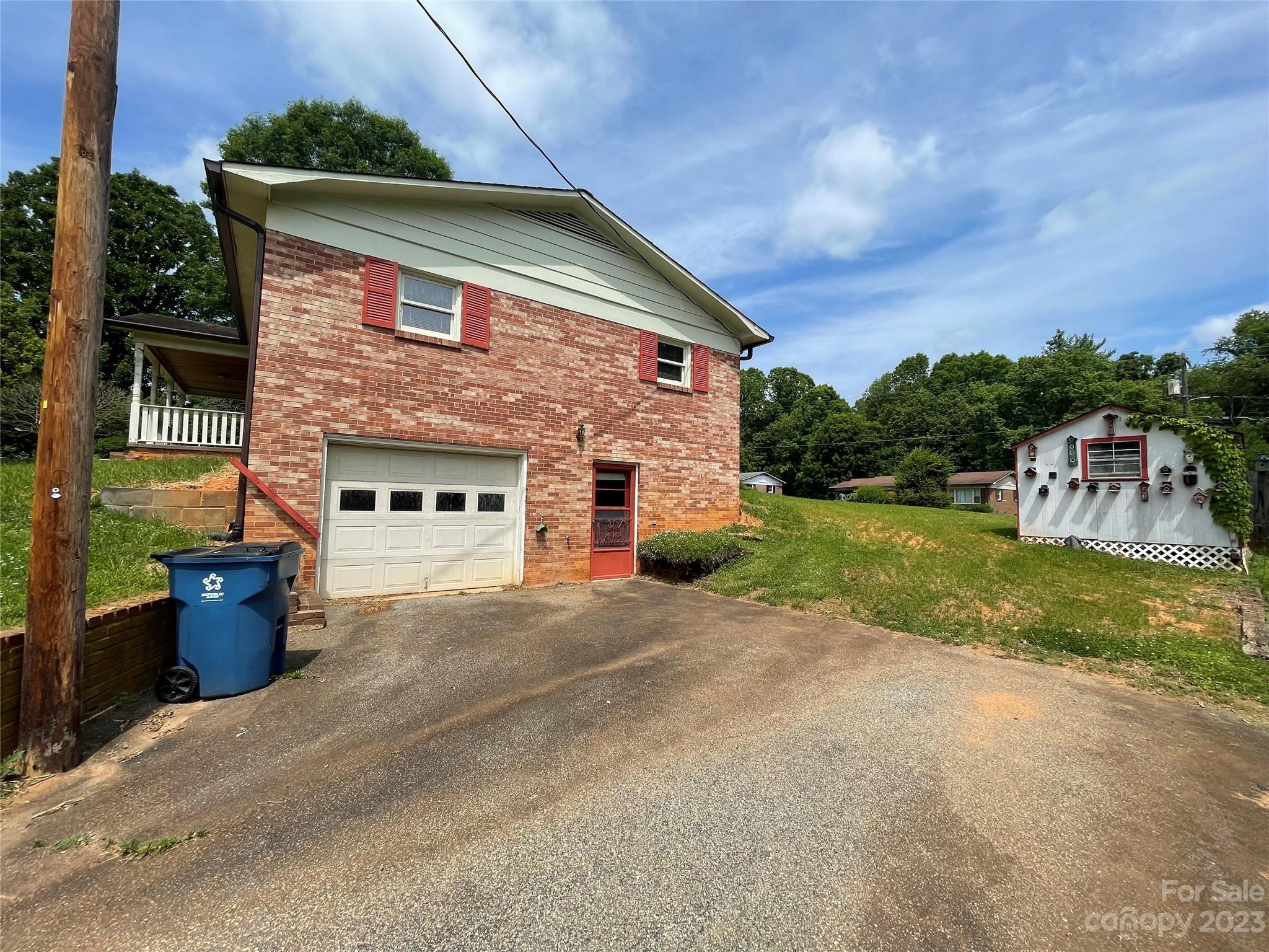 3559 Redcliff Drive