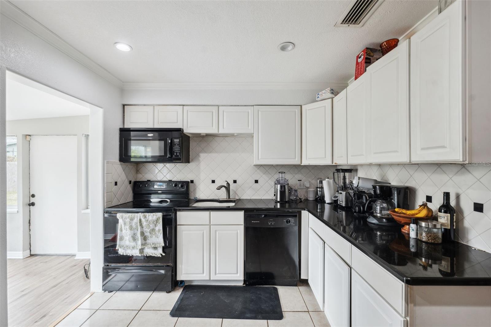 1295 Lakeview Road
