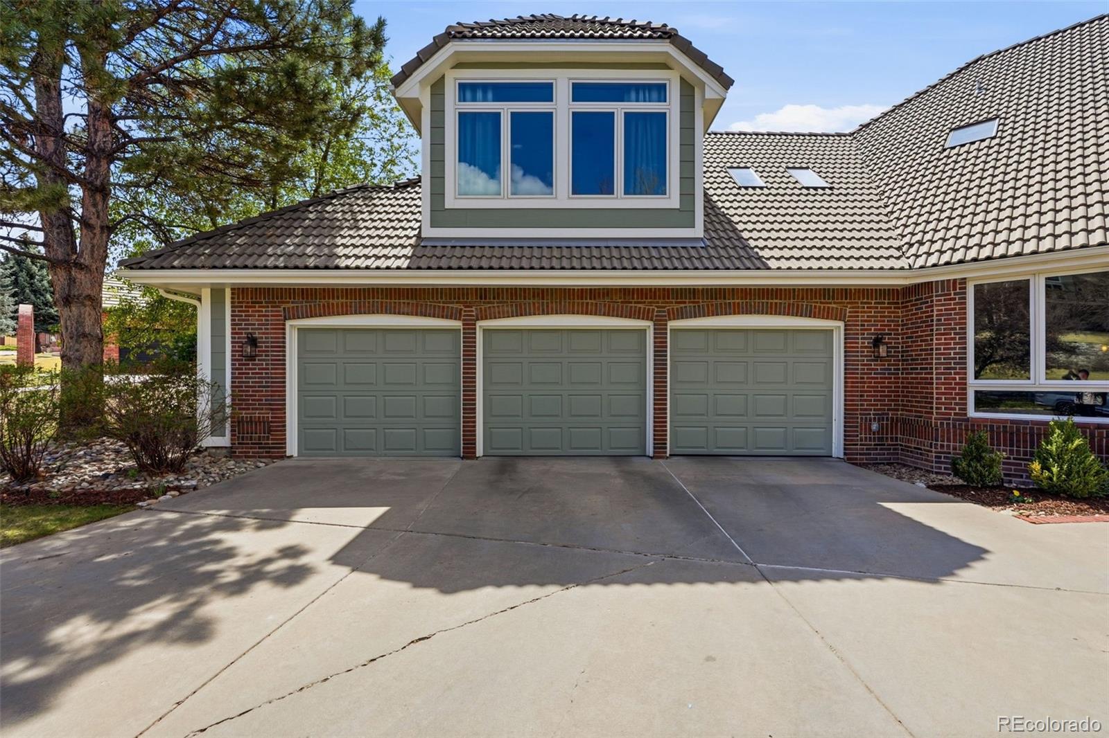 77 Falcon Hills Drive