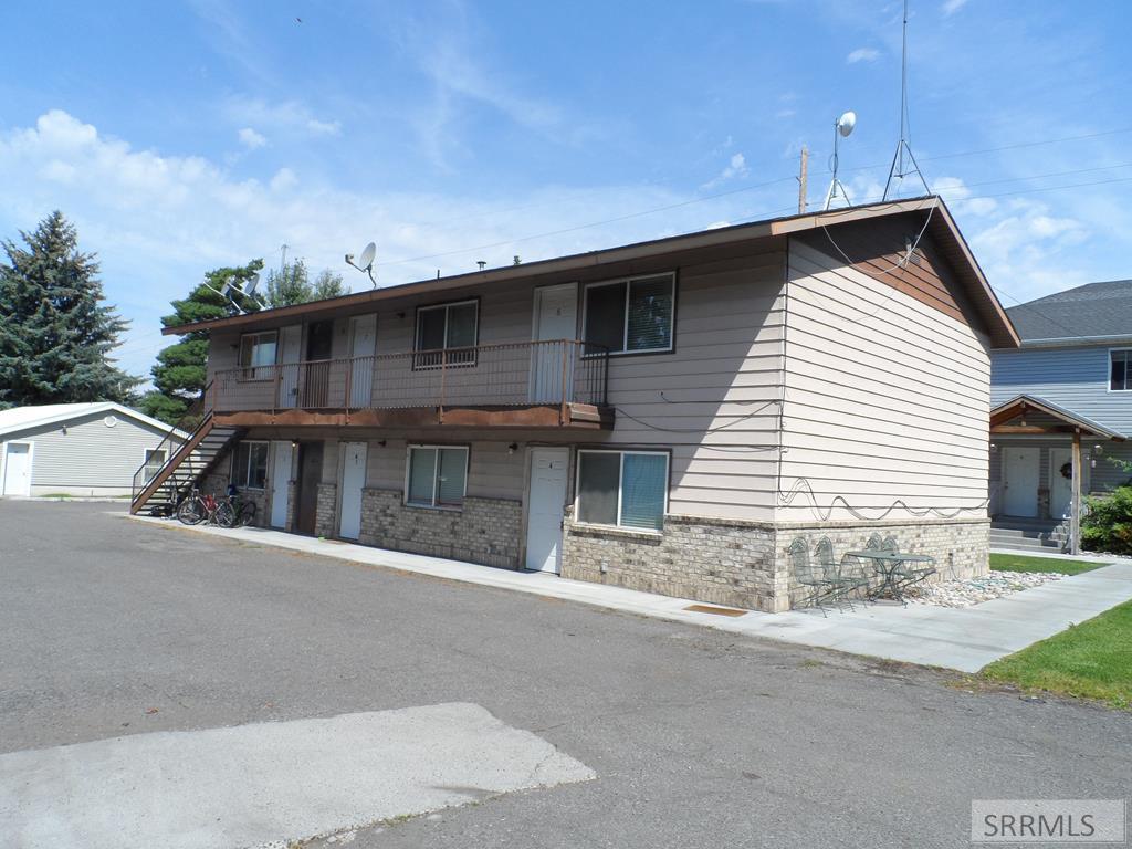 883 S 5th W