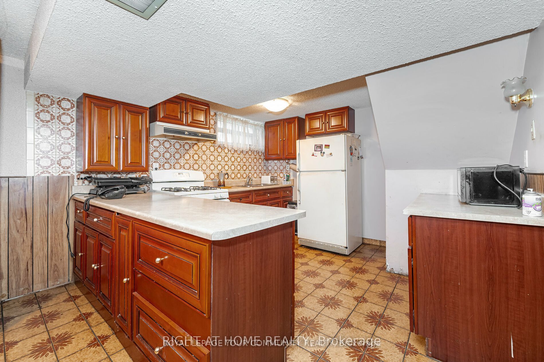 65 Plunkett Rd