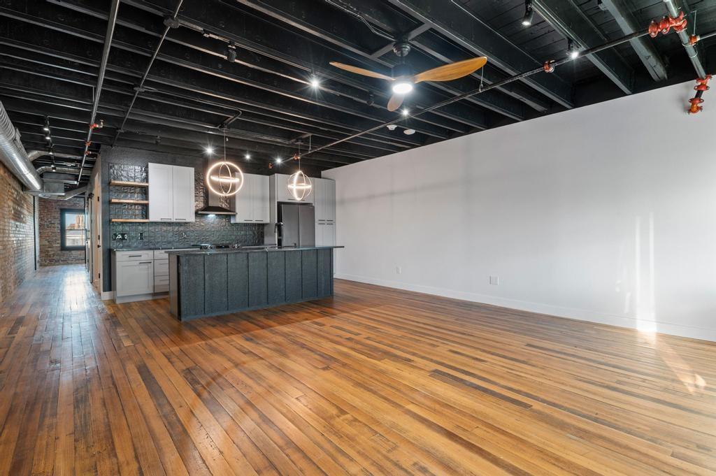 330 W Lamar Street 202