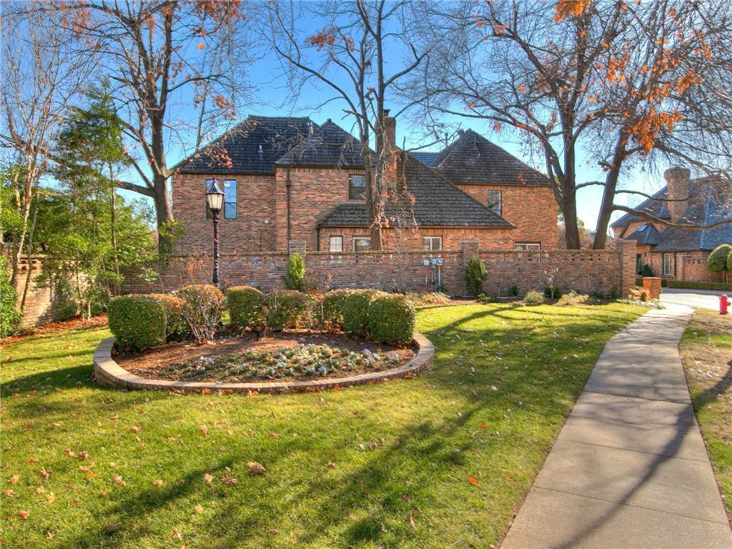 Welcome home to this stunning luxury townhome nestled in one of Norman’s most desirable and peaceful neighborhoods! Perfectly located near Sooner Mall, top-rated restaurants, and all the must-visit local spots, this property offers the best of convenience and comfort, with no through-traffic and a quiet, shaded setting you’ll love coming home to.
Step inside to find a spacious, open layout ideal for both relaxing and entertaining. The beautiful bar area and two private patio spaces make this home perfect for hosting friends, especially on game days! The interior features ample storage, elegant finishes, and thoughtful design throughout, creating a warm and welcoming atmosphere.
Outside, you’ll enjoy a beautifully shaded yard, providing a serene backdrop for morning coffee or evening gatherings, this location offers the ideal blend of privacy and accessibility.
Whether you’re seeking a low-maintenance lifestyle or the ultimate entertainment space, 329 Windbrook Dr has it all. Style, comfort, and location!