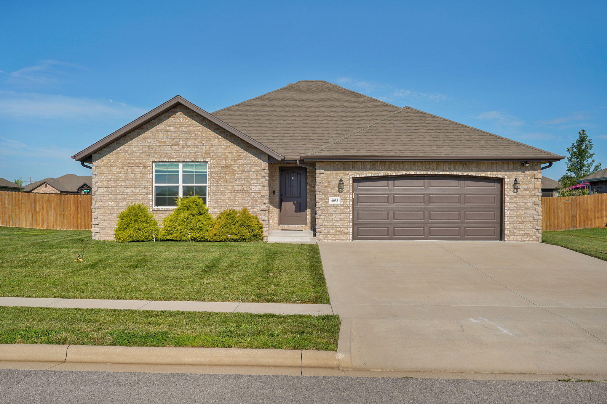 6033 S Iris Lane