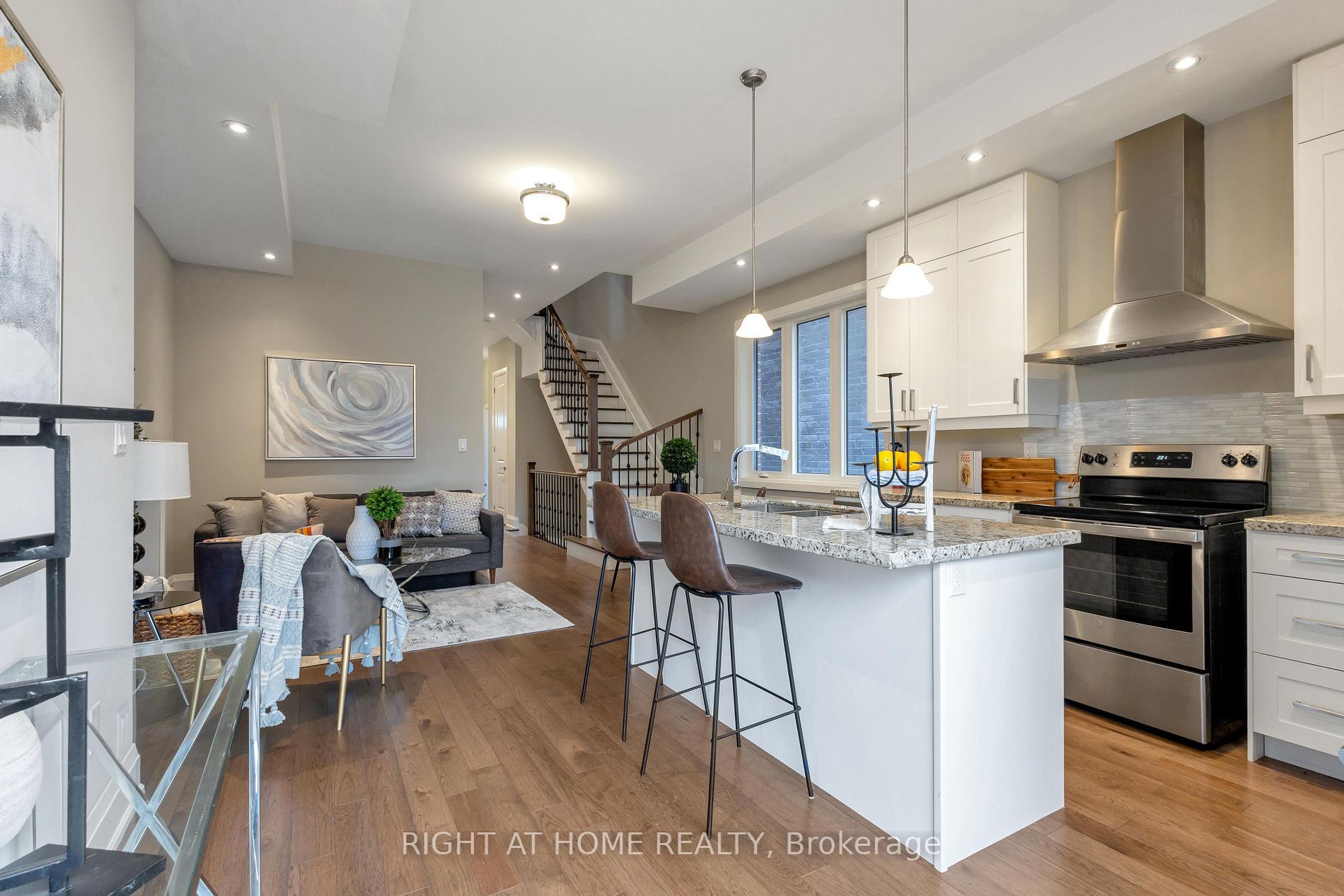2 Helen Ave