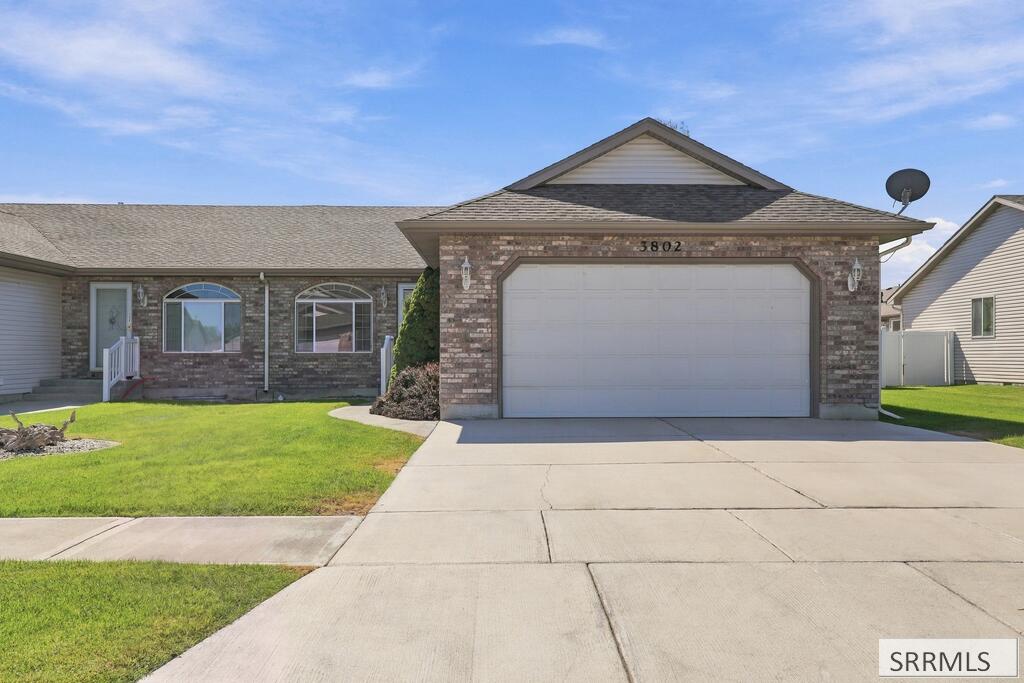 3802 E Briar Creek Circle