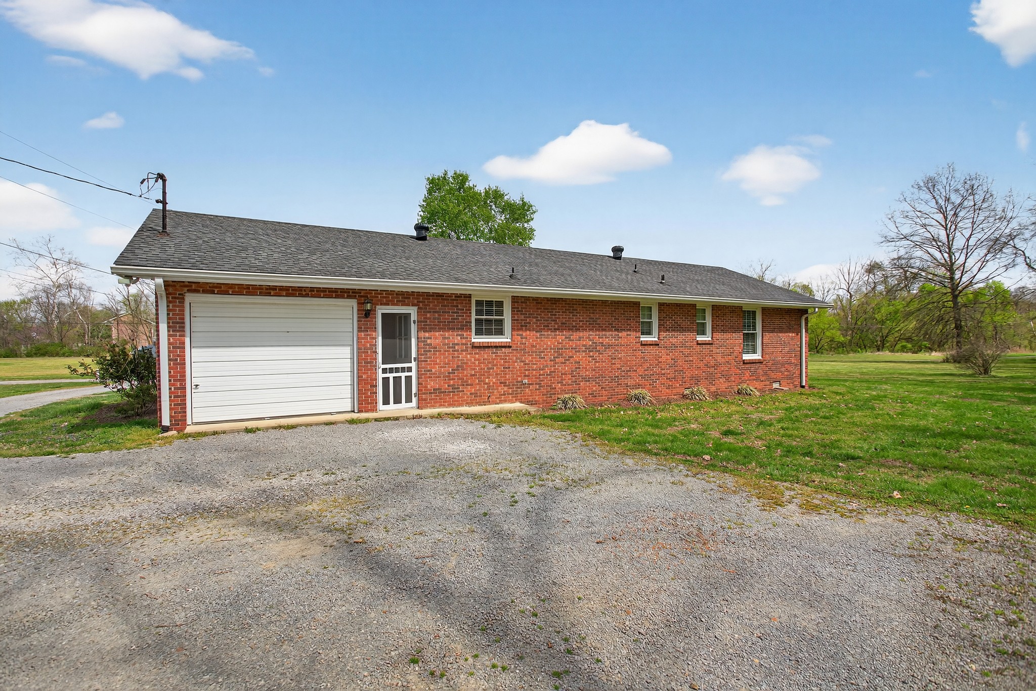 832 New Shackle Island Rd